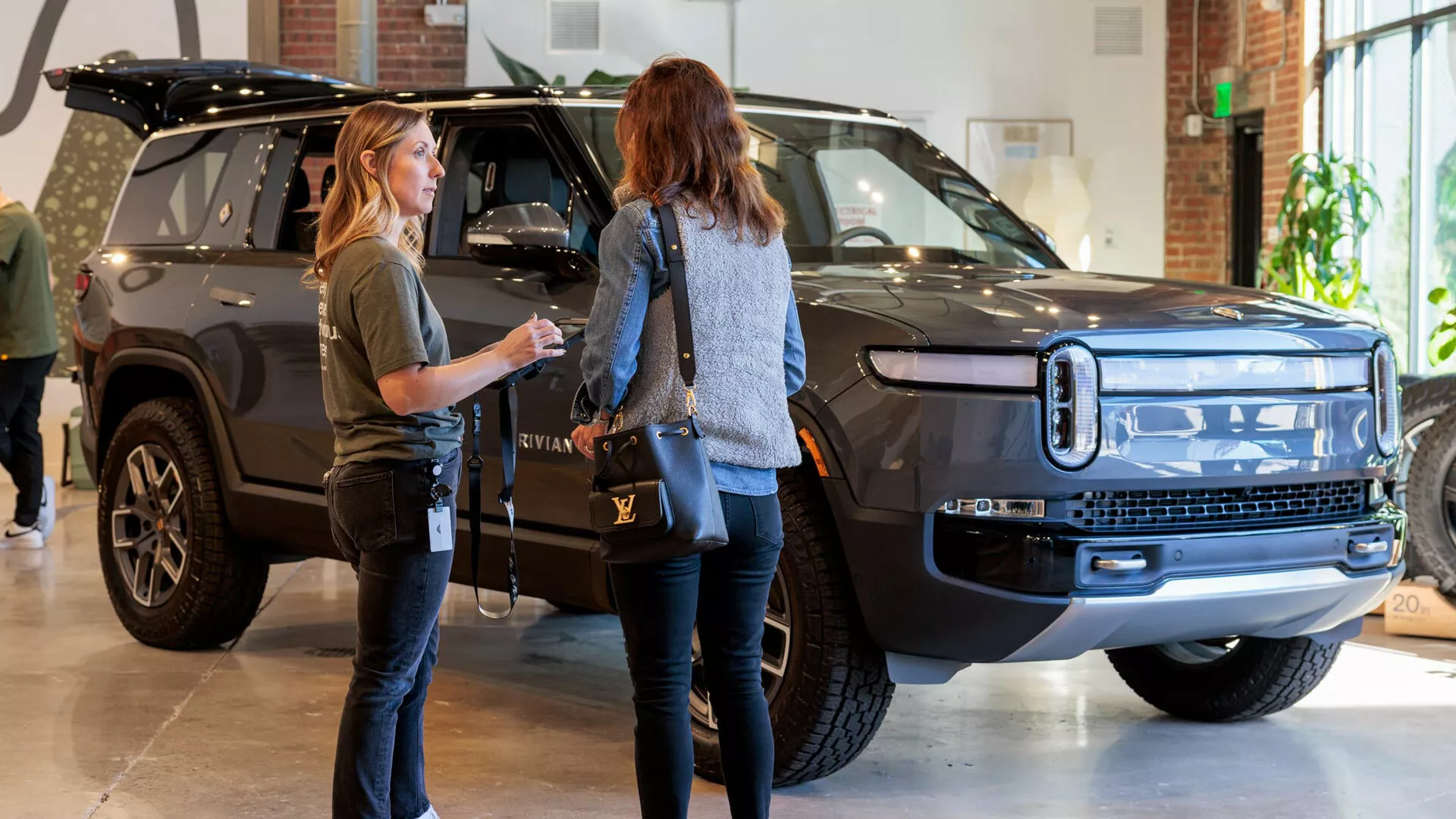 Rivian R1S Electric SUV Production Delays Frustrating Thousands of Customers